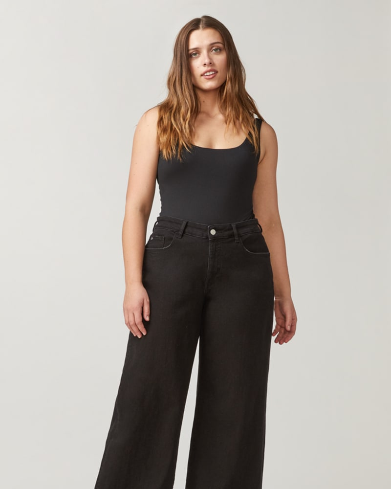 Front of a model wearing a size 14 Niecy Wide Leg Jean in Black by Warp + Weft. | dia_product_style_image_id:232665